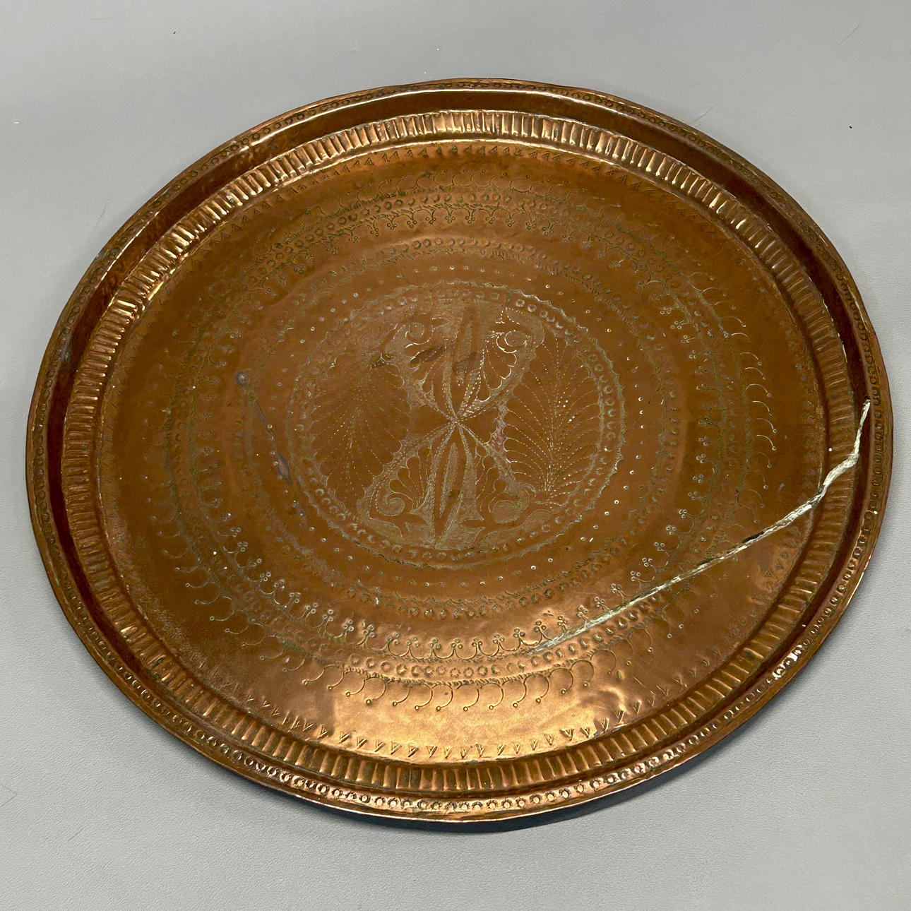 LARGE ANTIQUE EASTERN COPPER TRAY.