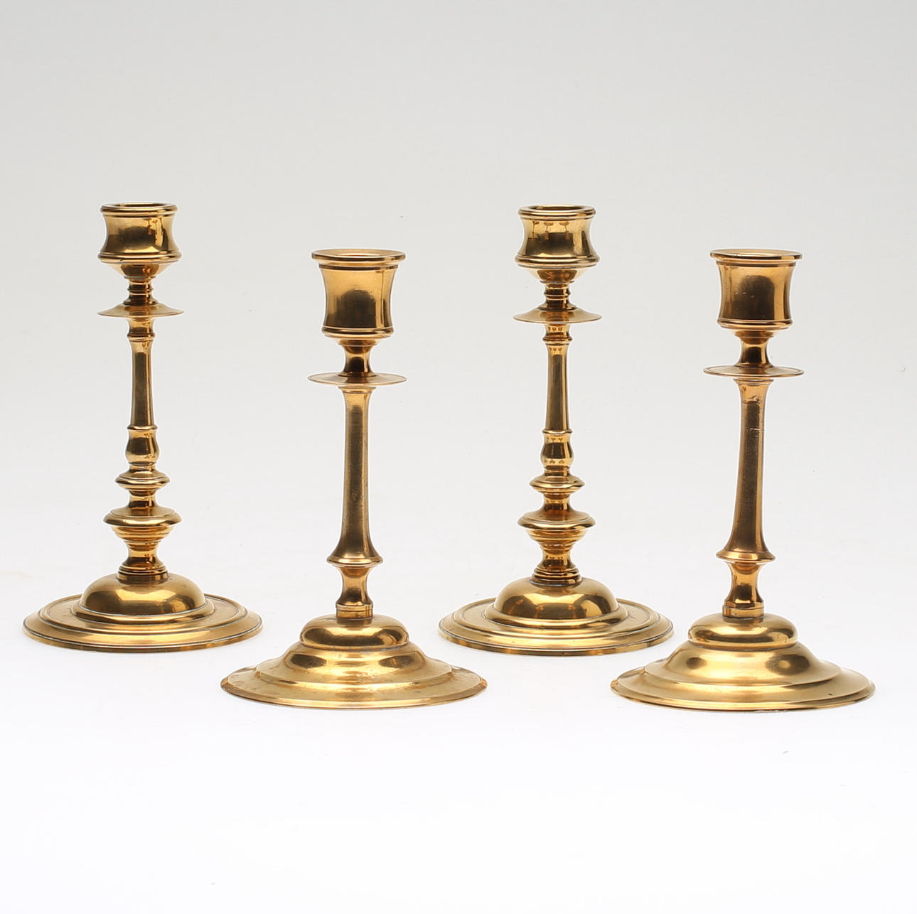 LJUSSTAKAR, 2 par, mässing, Gusums Bruk, Nr 46 och 67, 1900-tal.