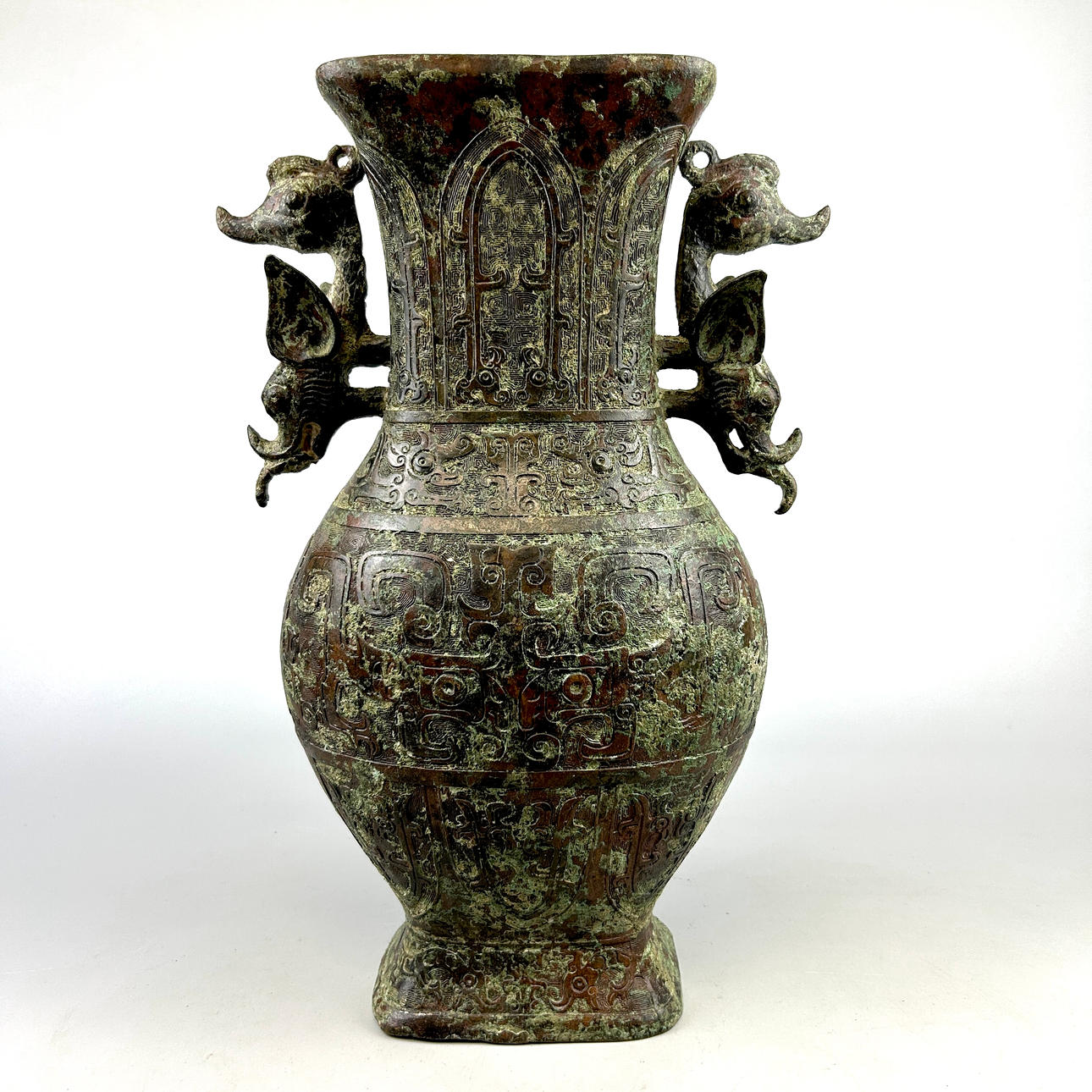 CHINESE BRONZE ARCHAIC FORM VASE.