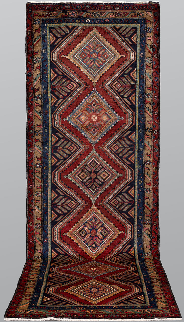 ORIENTMATTA. Hamadan gallerimodell, 328 x 109 cm.