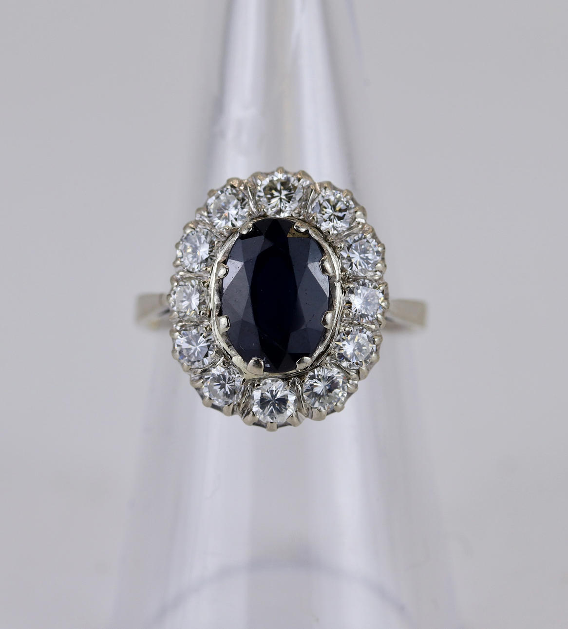 14CT WHITE GOLD SAPPHIRE & DIAMOND SET RING.