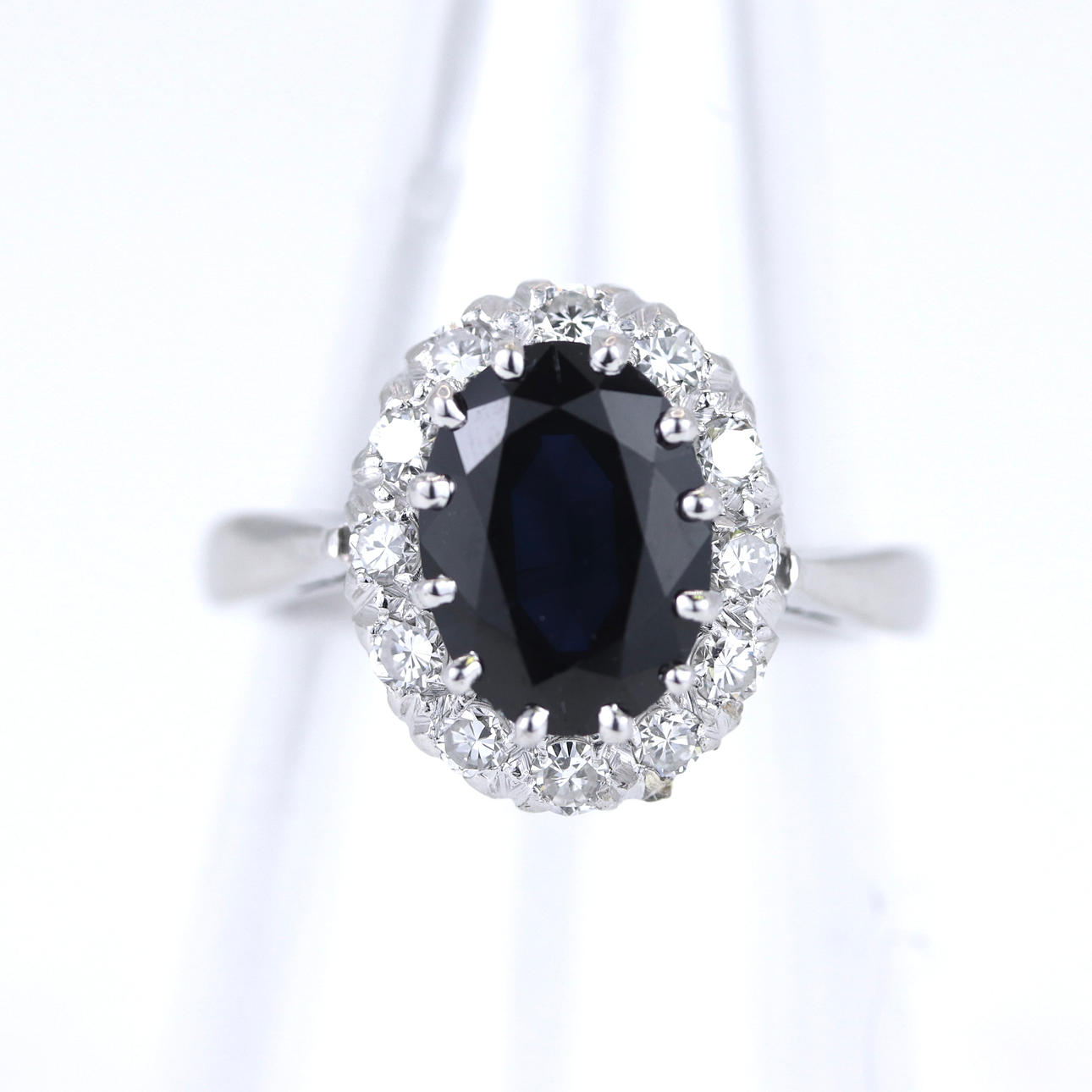 9CT WHITE WHITE GOLD SAPPHIRE & DIAMOND SET RING.