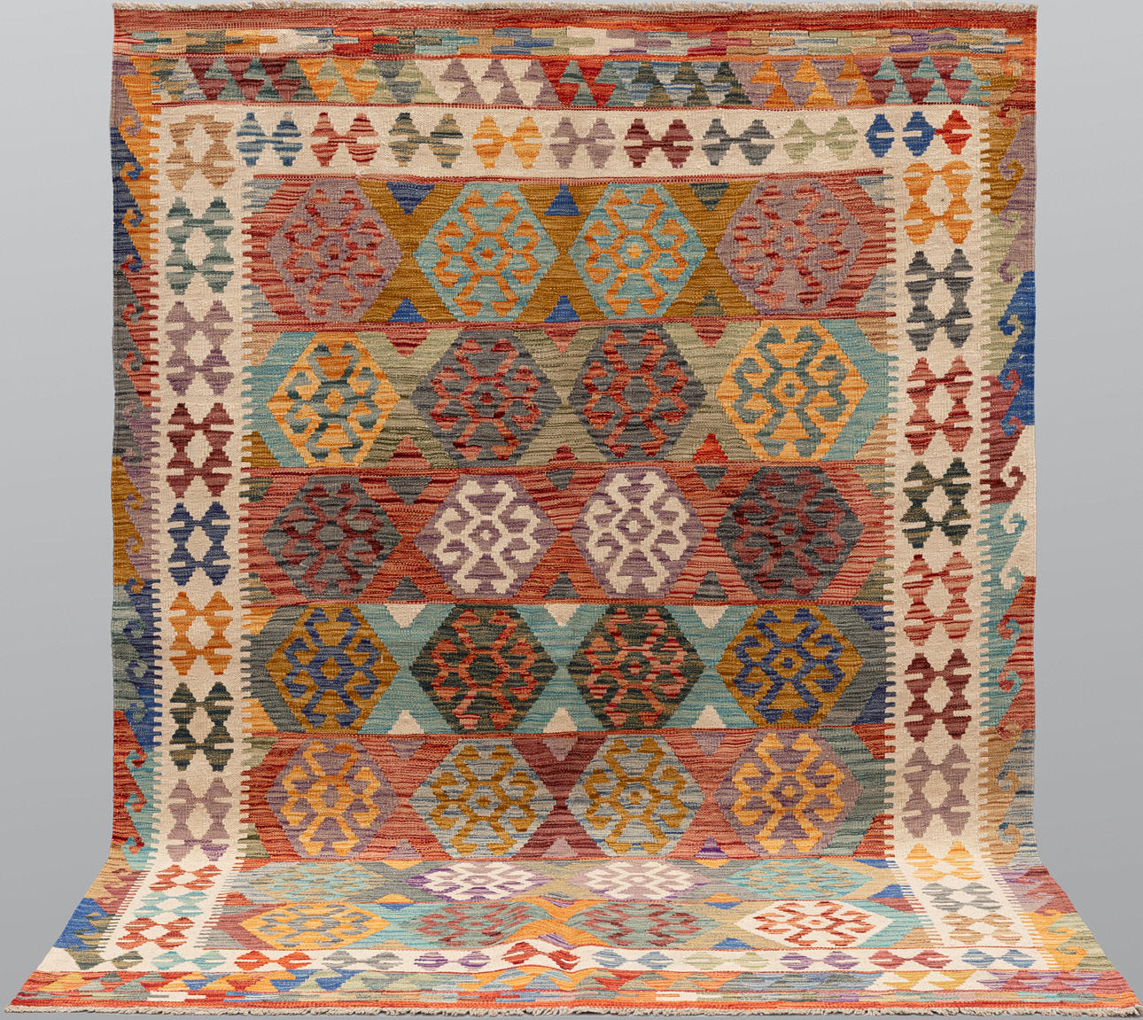 ORIENTMATTA. Kelim klassisk design, 245 x 179 cm.