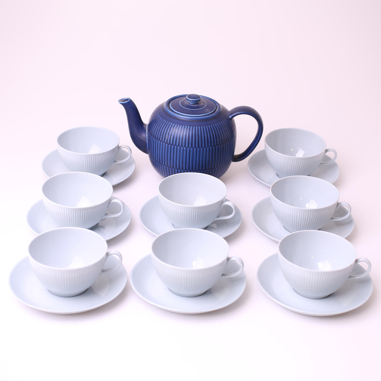 TESERVIS, 16 delar, porslin, Arabia - Finland + TEKANNA, porslin, blå, Danmark.