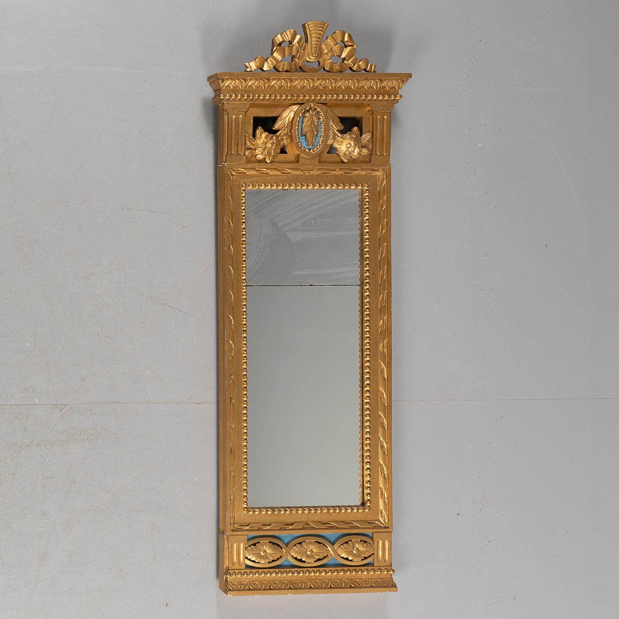 MIRROR. A gilded Gustavian style, 20th century.