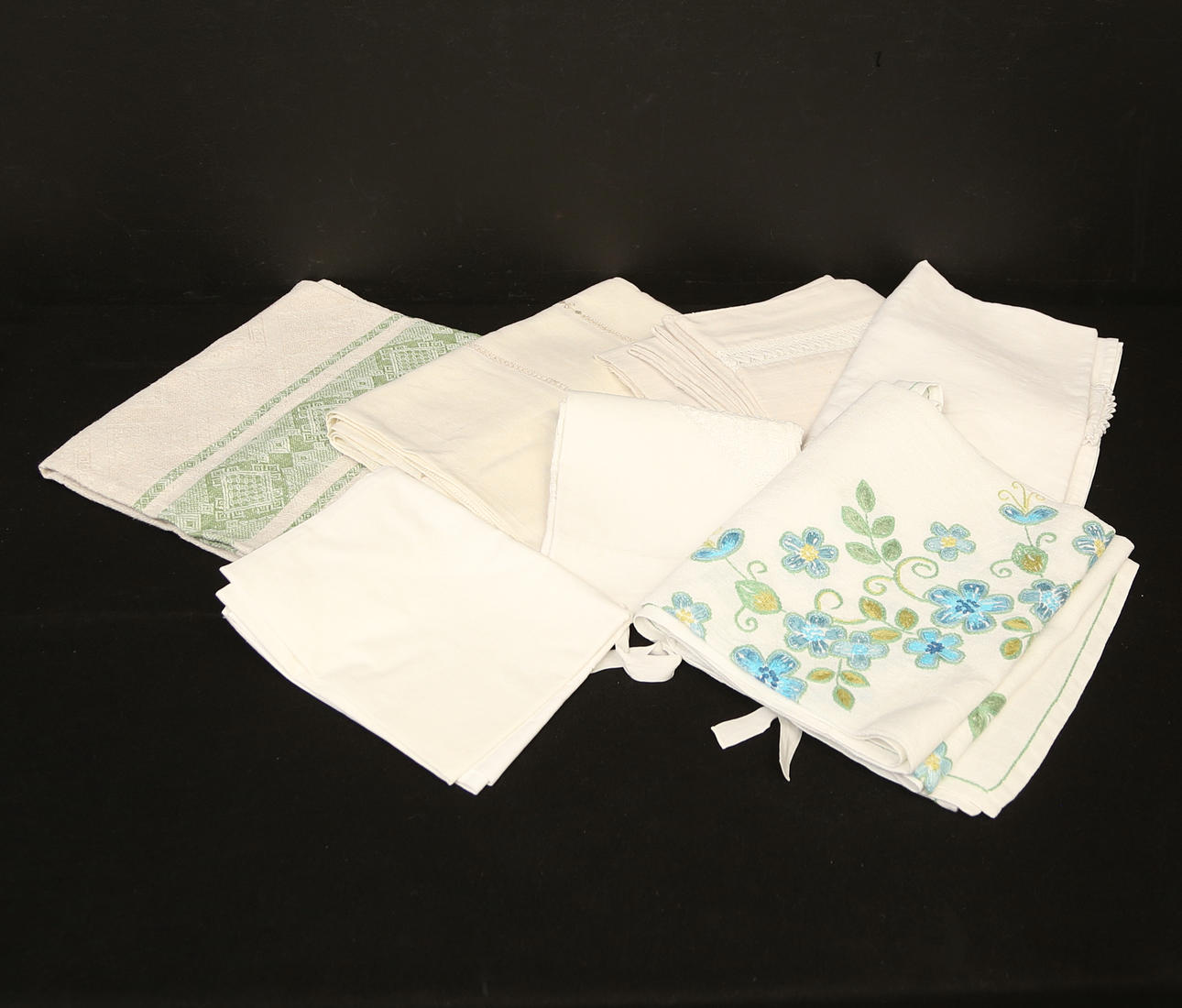 TABLECLOTHS, PILLOWCASES AND NIGHTGOWNS.