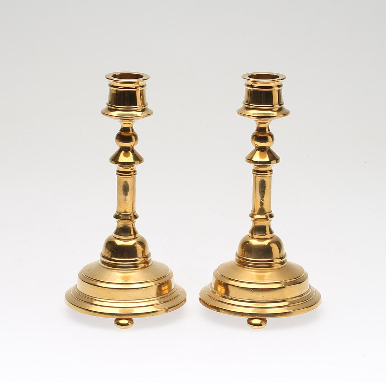 LJUSSTAKAR, 1 par, mässing, Gusums Bruk, 1900-tal.