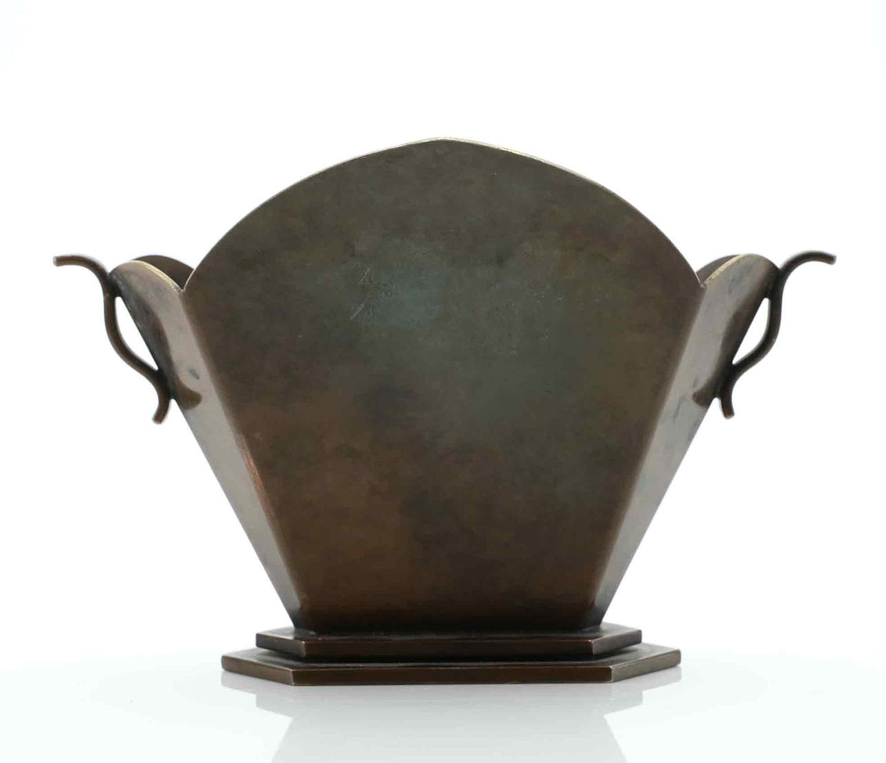 A bronze vase, Art Deco, 1920/30's.