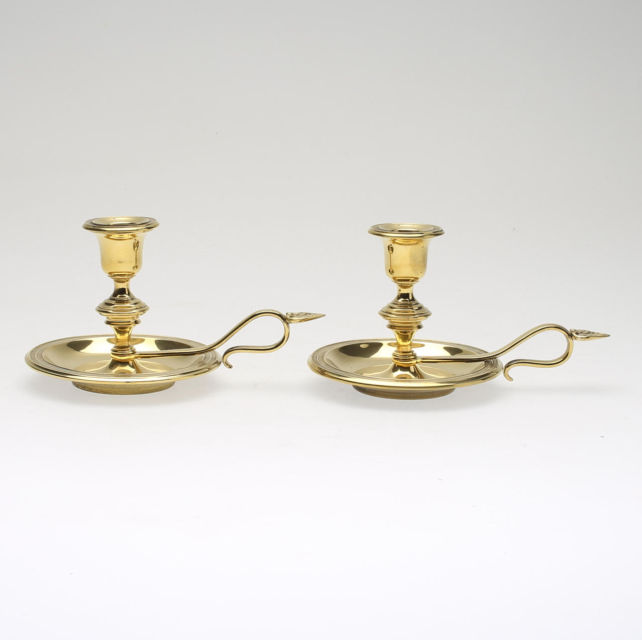 LJUSSTAKAR, 1 par, mässing, Gusums Bruk, Nr 24, 1900-tal.