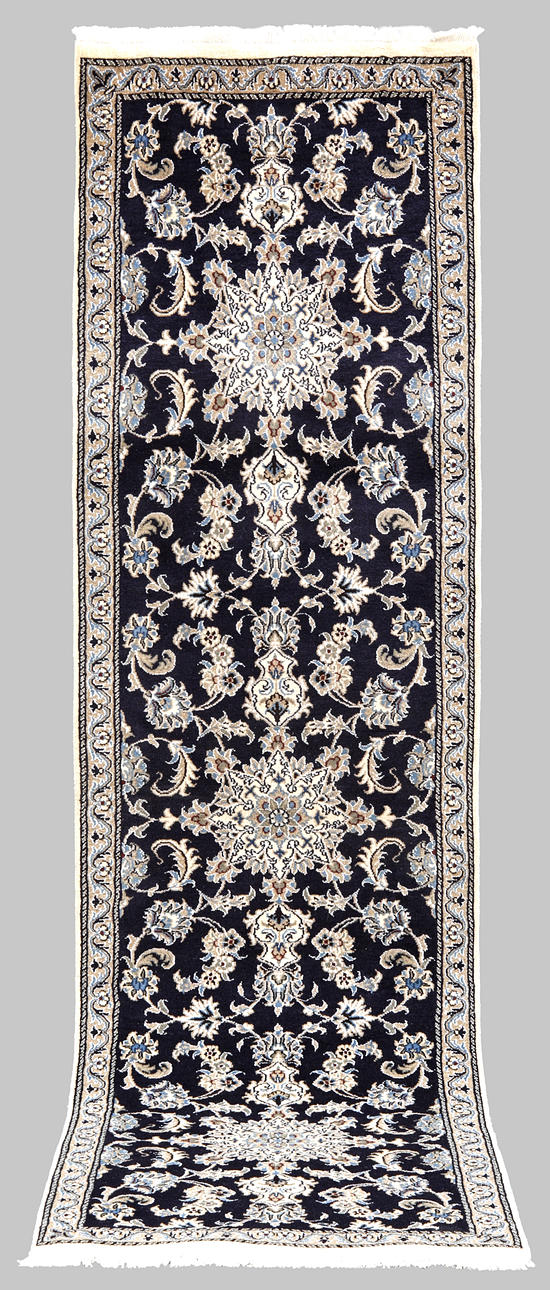 ORIENTMATTA. Nain gallerimodell, 280 x 76 cm.