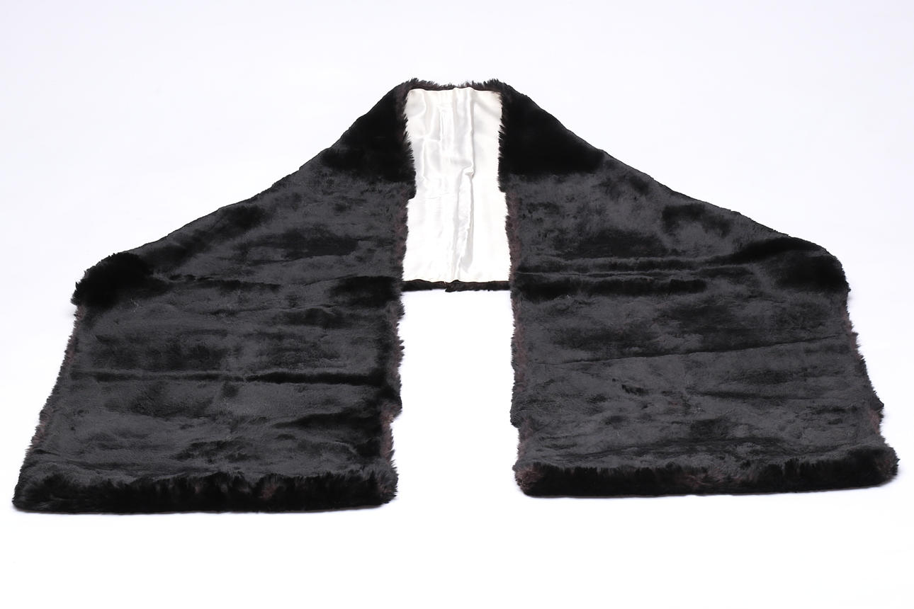 STOLA, kanin, 1900 talets mitt.