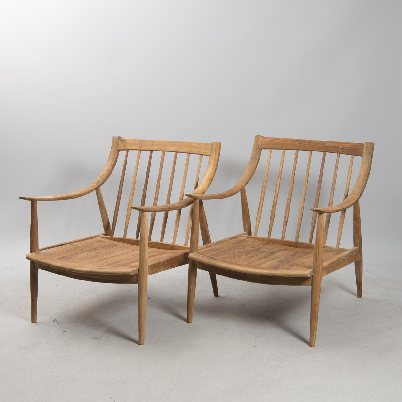 LOUNGEFÅTÖLJER, 1 par, teak.