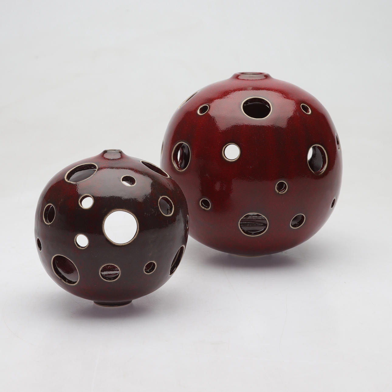 LJUSLYKTOR, 2 st, keramik, Alséns, Öland.