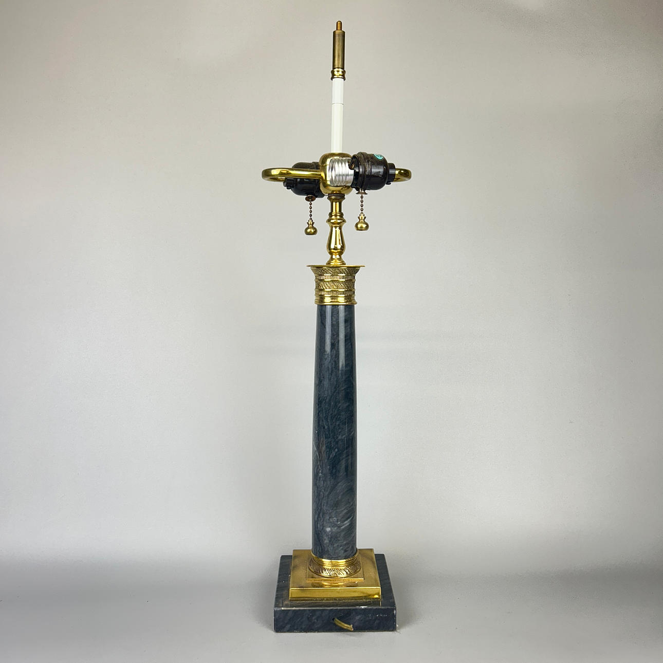 GREY MARBLE & GILT BRASS TABLE LAMP.