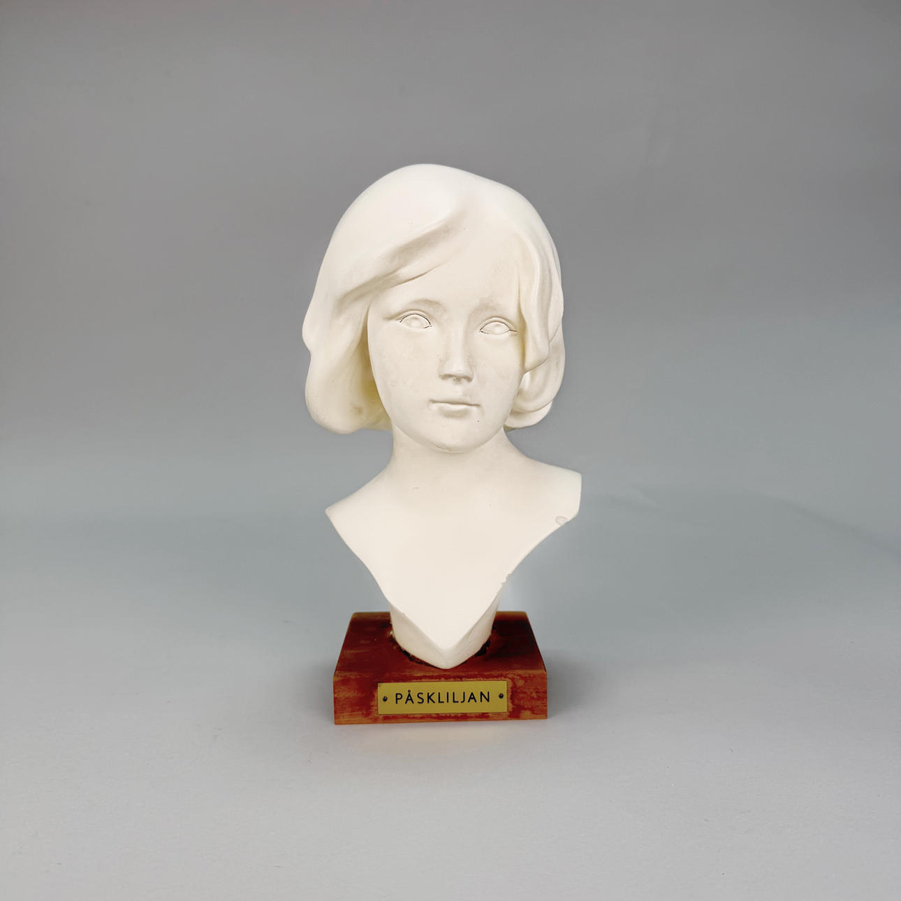 BYST, konstmassa, "Påskliljan", 1900-tal.