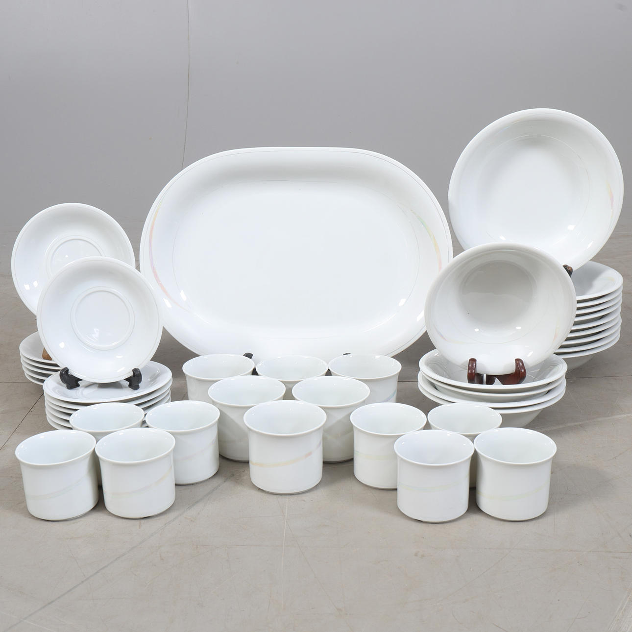 SUZANNE ÖHLÉN. A 43 piece “Clair de Lune” tableware set, Rörstrand.