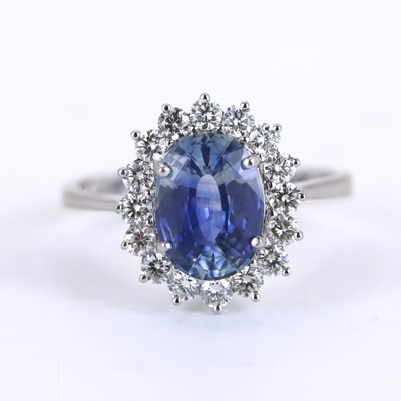 18CT WHITE GOLD CEYLON SAPPHIRE AND DIAMOND RING.