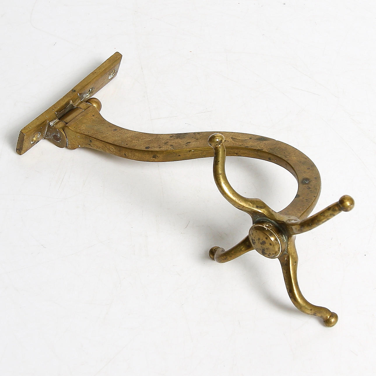 KLÄDHÄNGARE, mässing, omkring 1900.