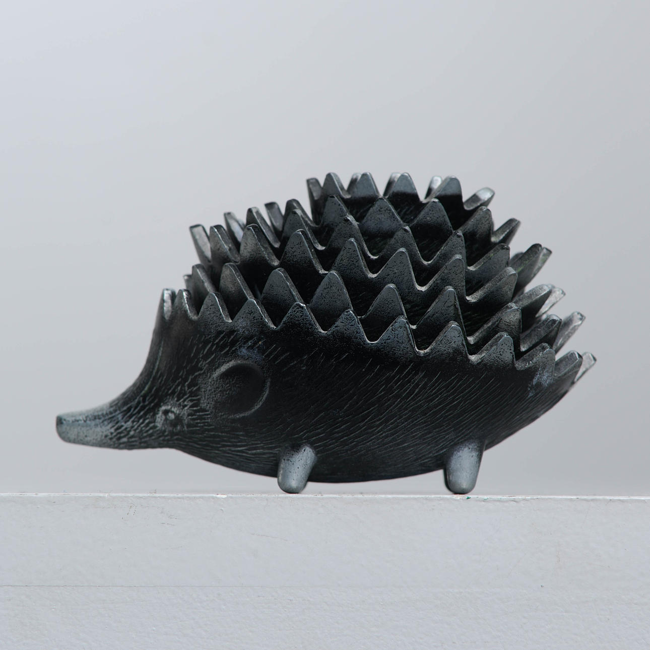 ASKFAT, igelkott, efter Walter Bosse.