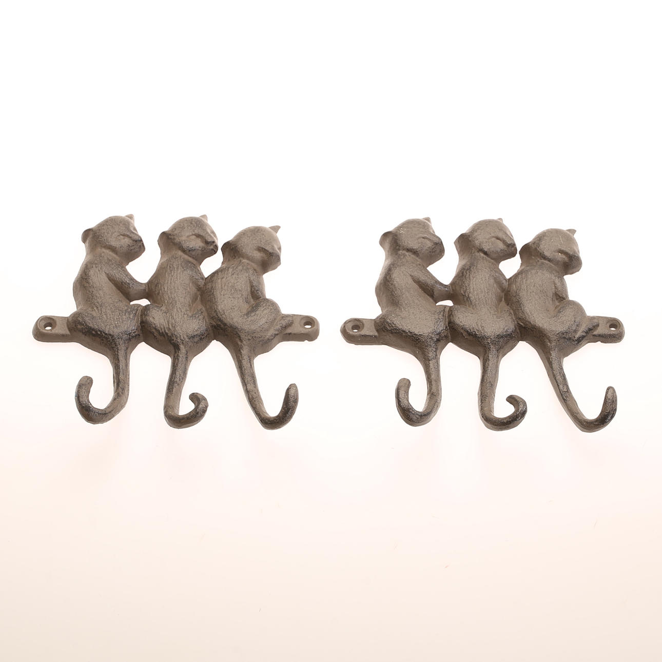 HÄNGARE, 2 stycken, gjutjärn, katter, samtida.