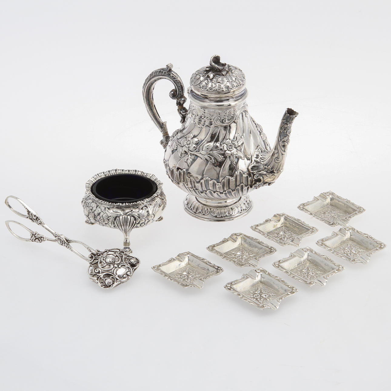 SILVER, 4 delar, England och Sverige, 1800 samt 1900-tal, 558 gram.