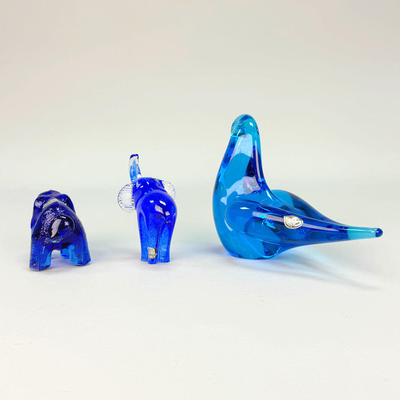 FIGURINES - 3pcs Blue glass.
