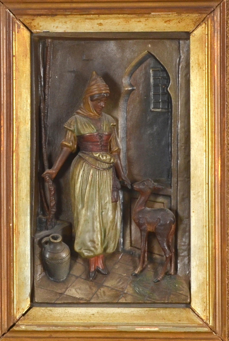 PLAKETT, bemålat lergods, 1800-talets slut.