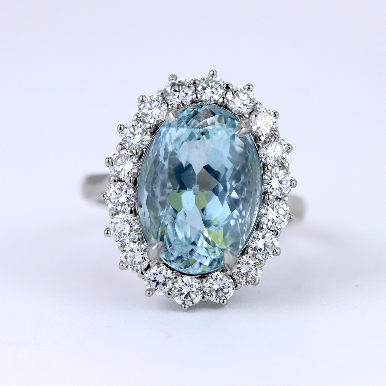 PLATINUM AQUAMARINE & DIAMOND SET RING.