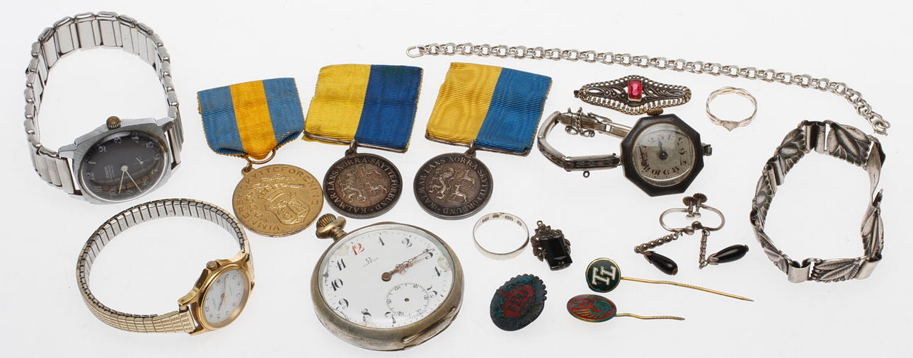 PARTI SMYCKEN och UR, bland annat silver.