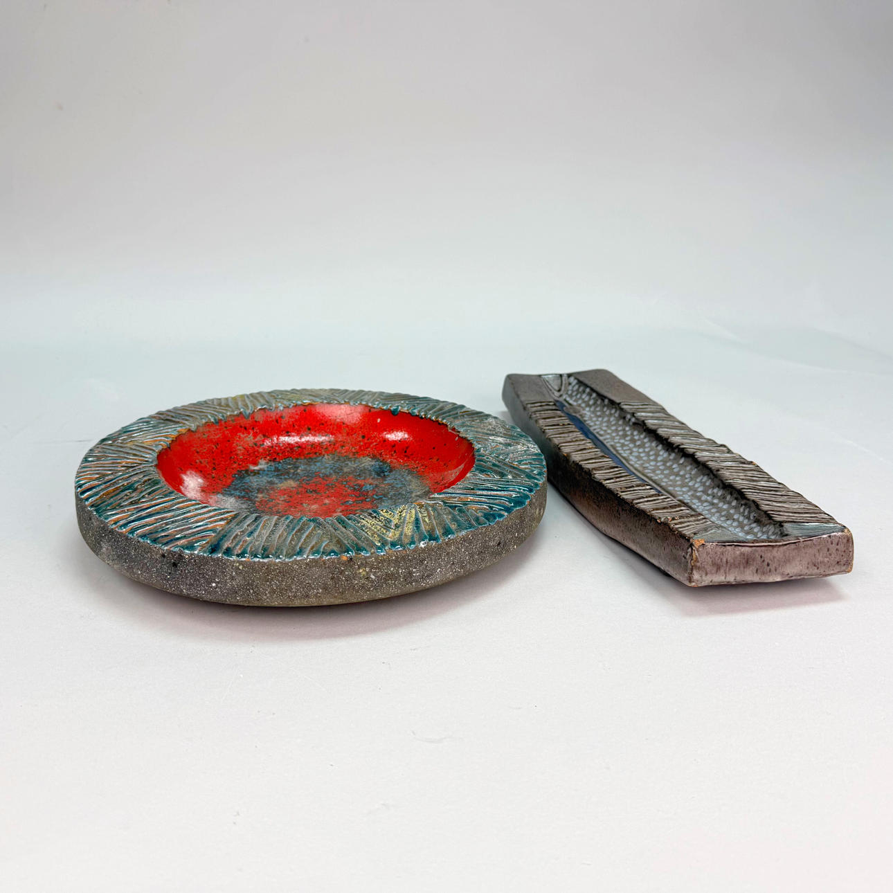 THOMAS HELLSTRÖM -Saucer 2 pcs NITTSJÖ CERAMICS.