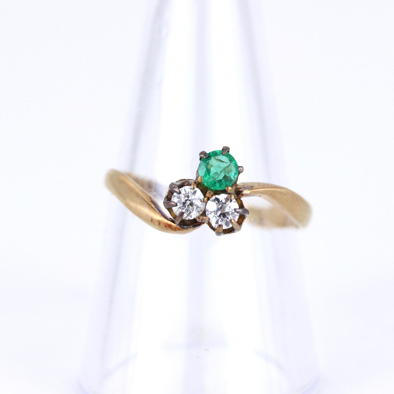 ANTIQUE 15CT GOLD RING.