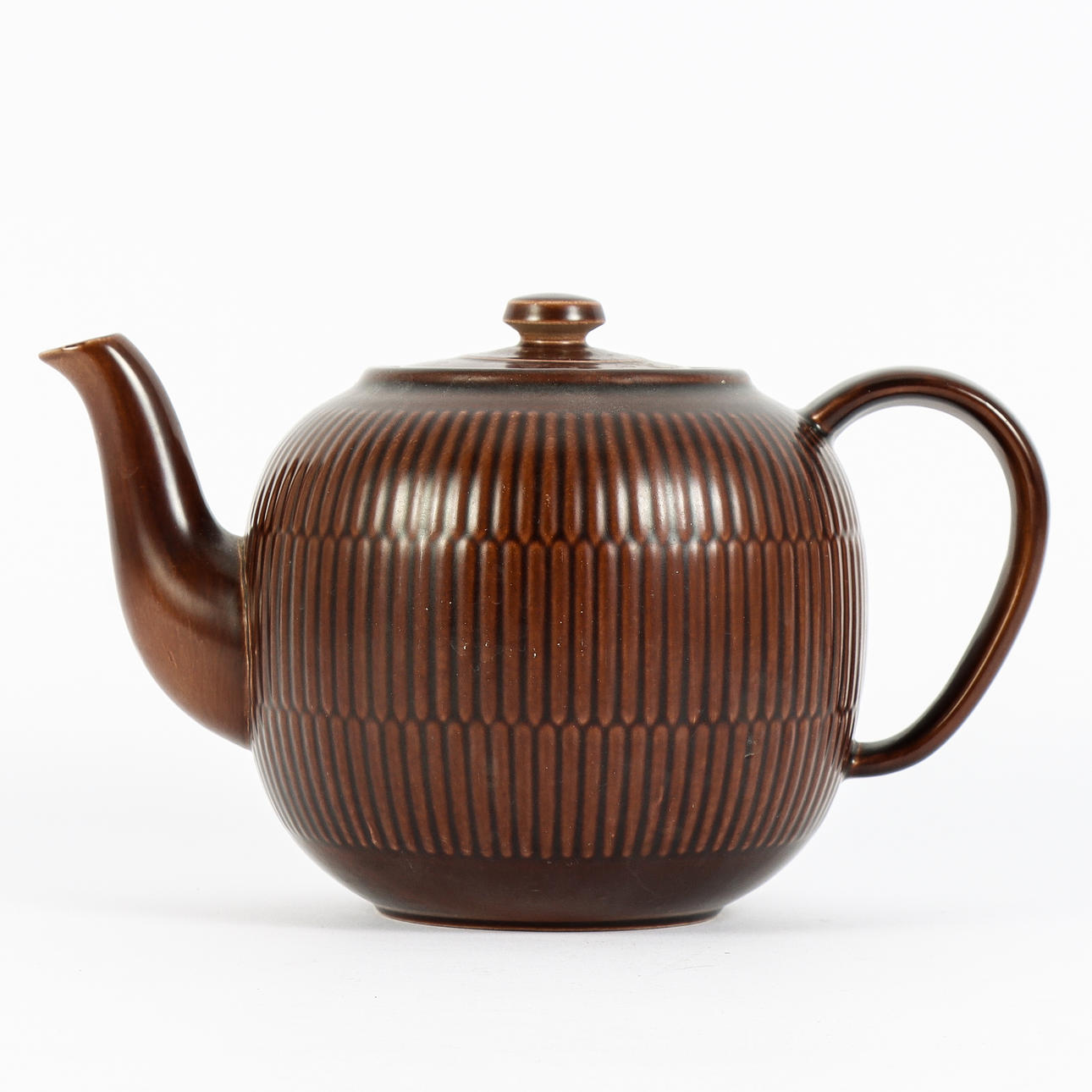 NILS THORSSON. A teapot Aluminia Denmark, 1950s/60s. Ceramics