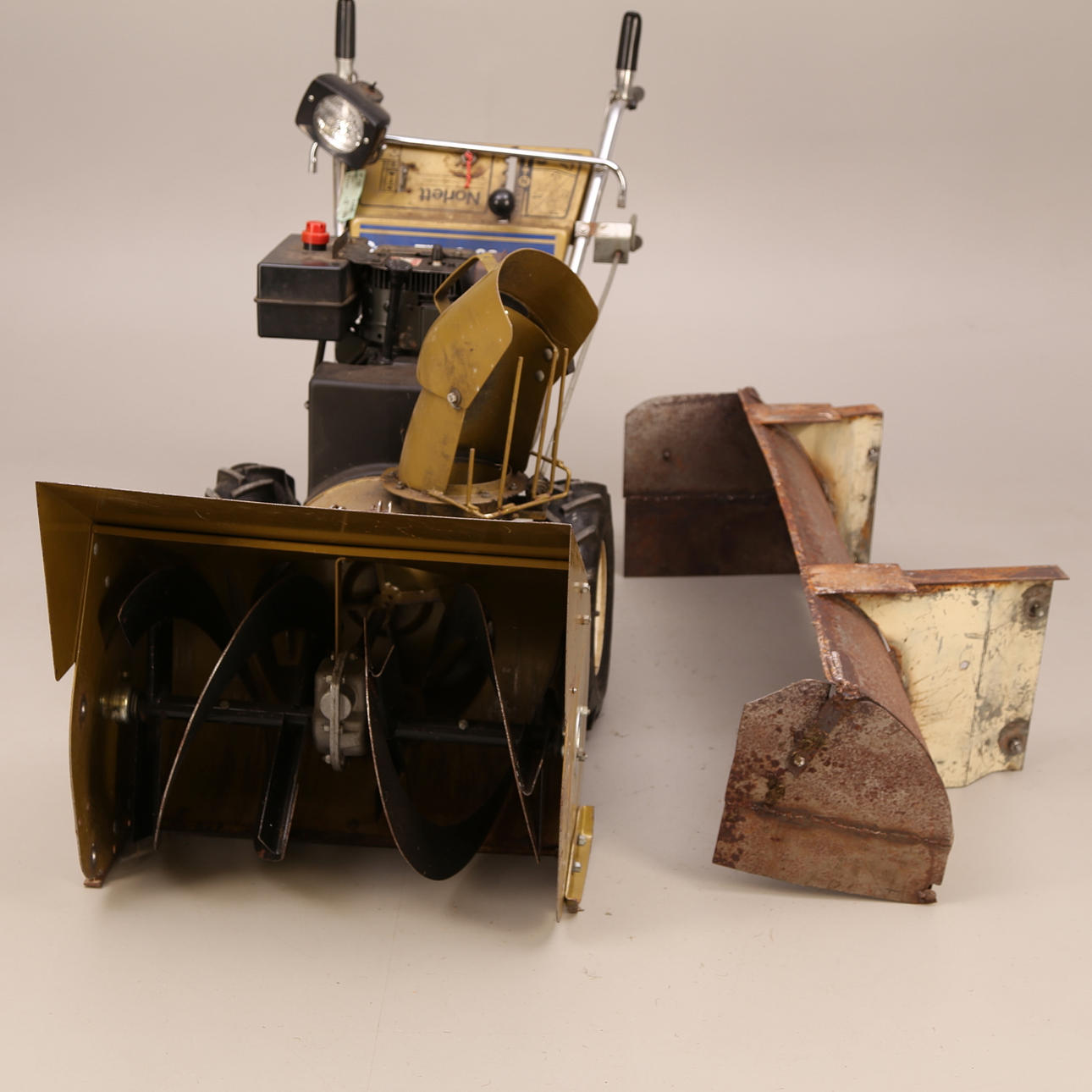 SNÖSLUNGA med schaktblad, bensin, Norlett - Snow Flite 8/26, sent 1900-tal.