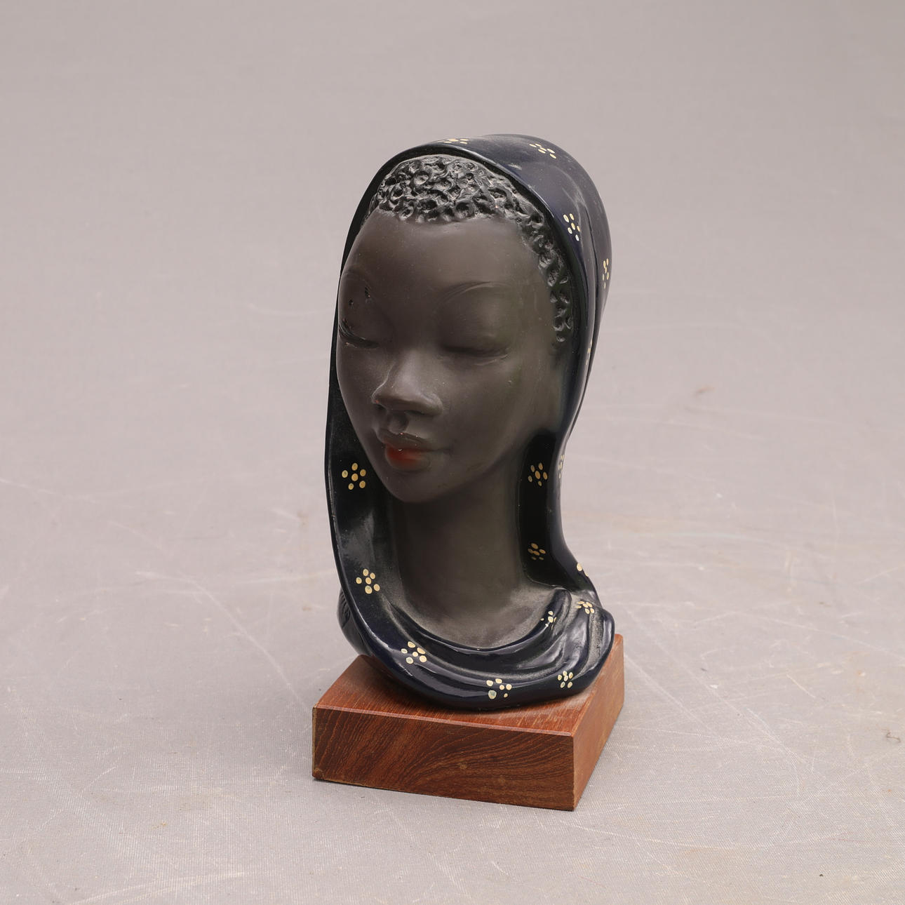 GINO MANCA. SCULPTURE/BUST, signed.