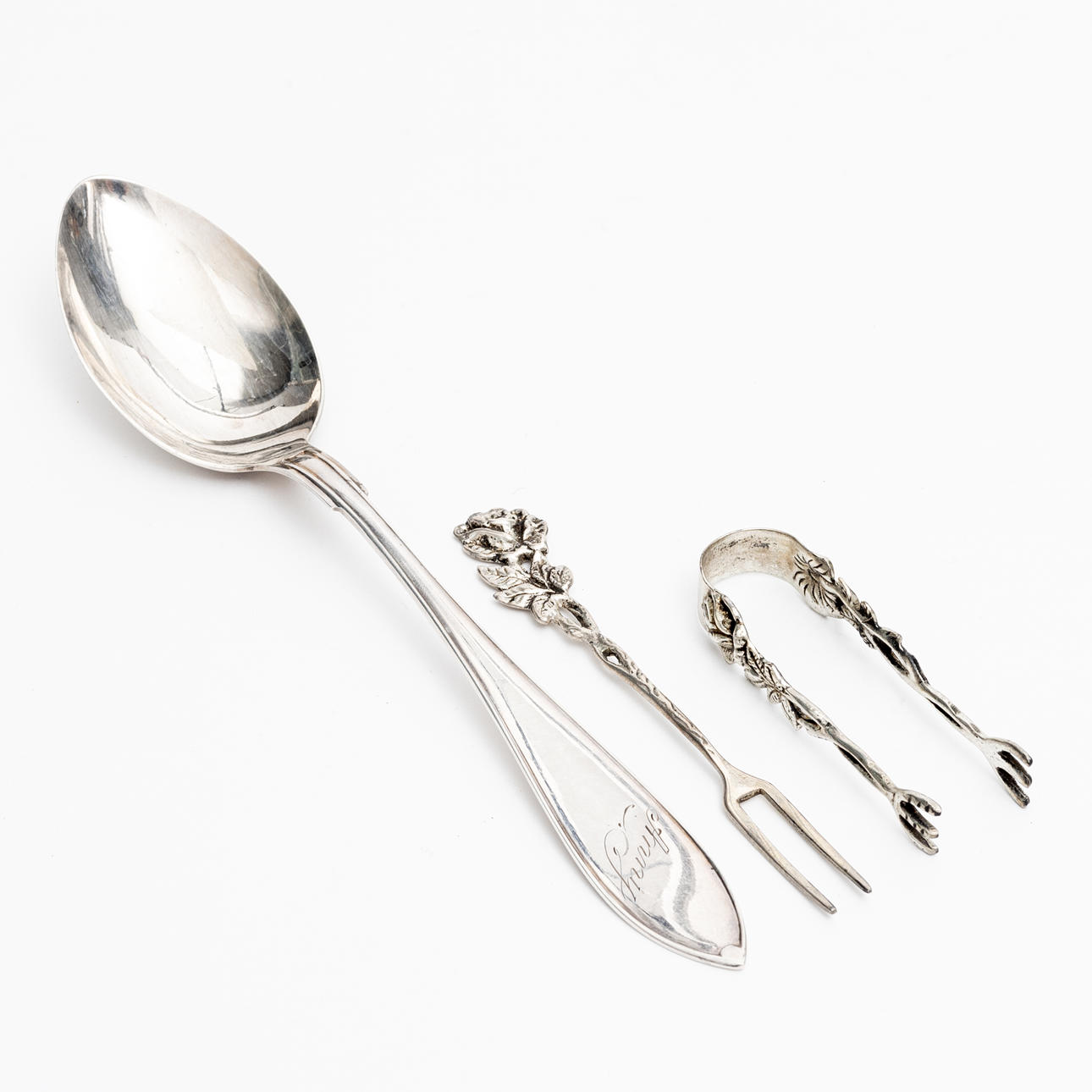 SILVER, 3 pieces, spoon, pliers and fork, various models and masters, including Gewe, Malmö, 1937-62.