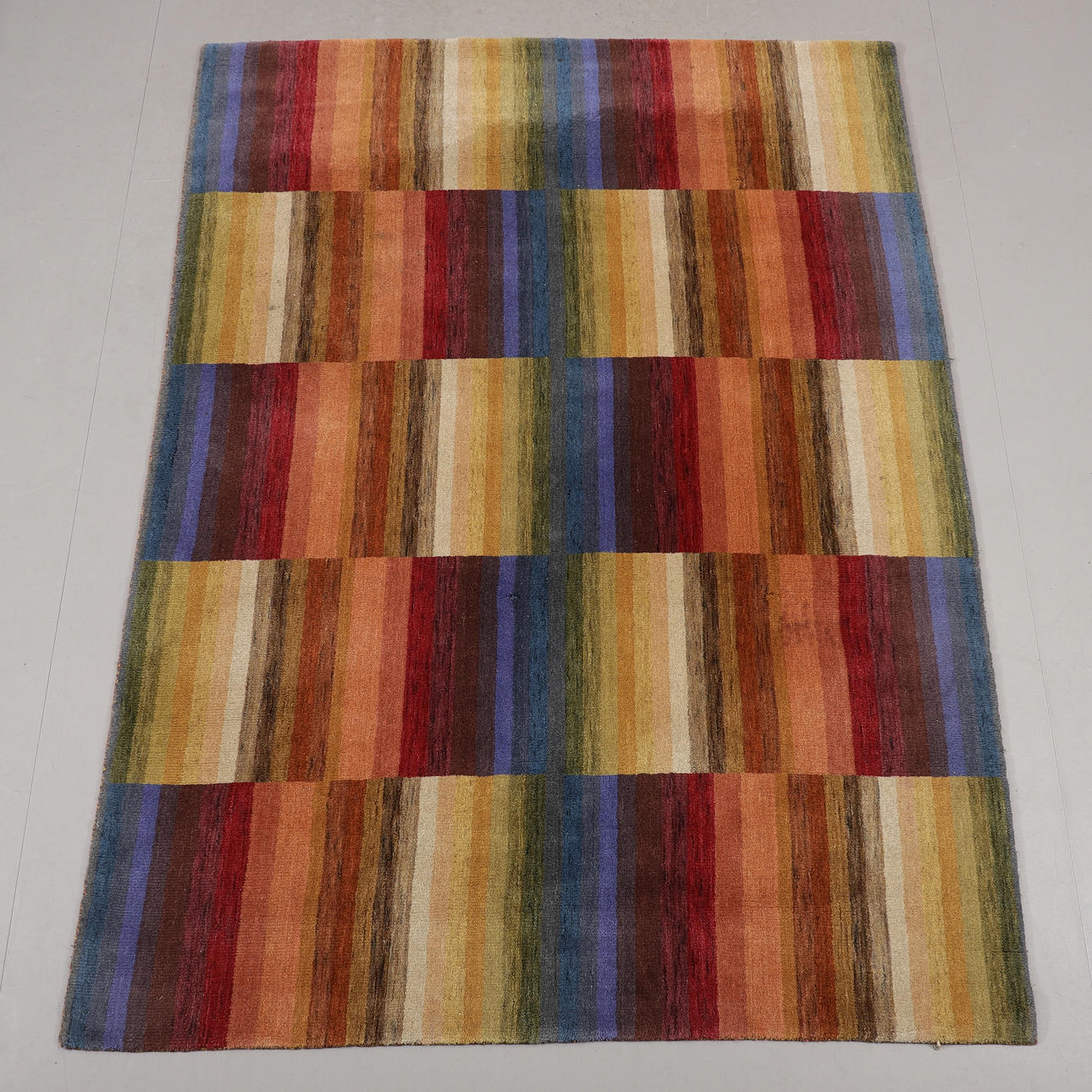 TEPPICH, Maße 236x172 cm.