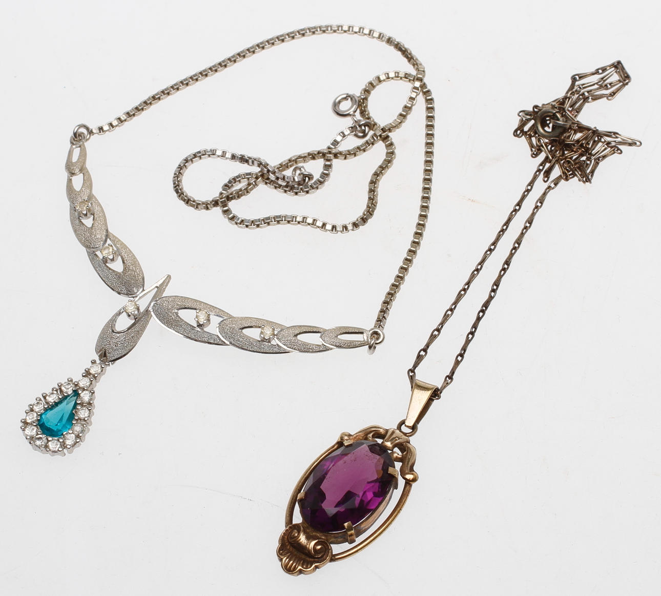 HALSBAND, 2st, silver med stenar, 1900-tal.