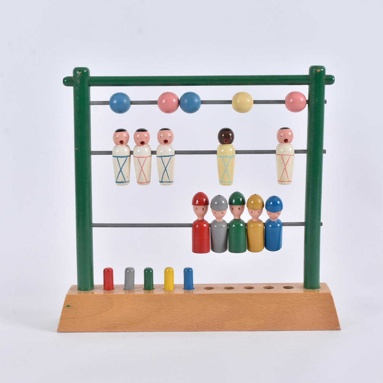 KAY BOJESEN. kulram (abacus), lackerat trä.