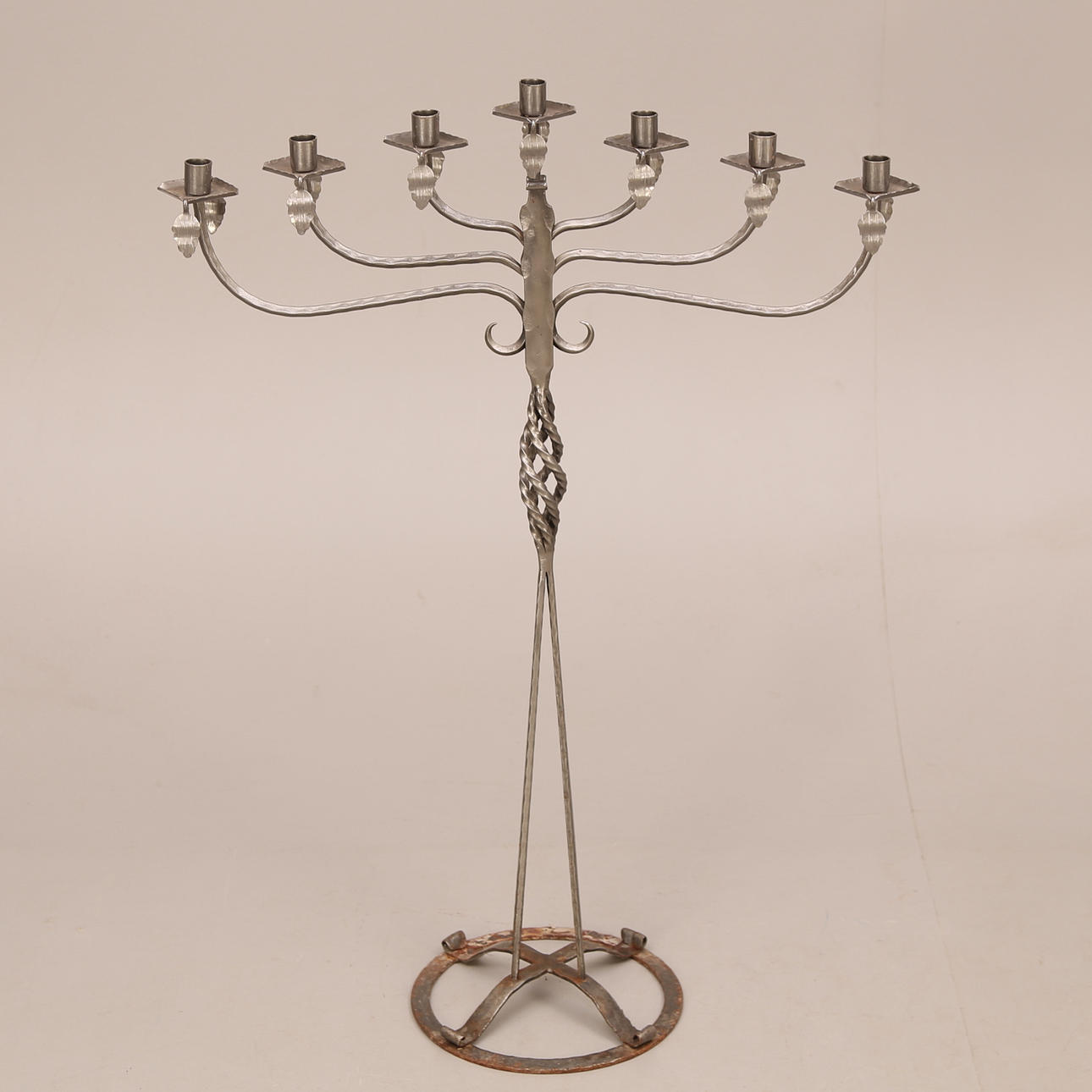 GOLVLJUSKANDELABER, järn smide, sjuarmad, komplett, 19-/2000-tal.