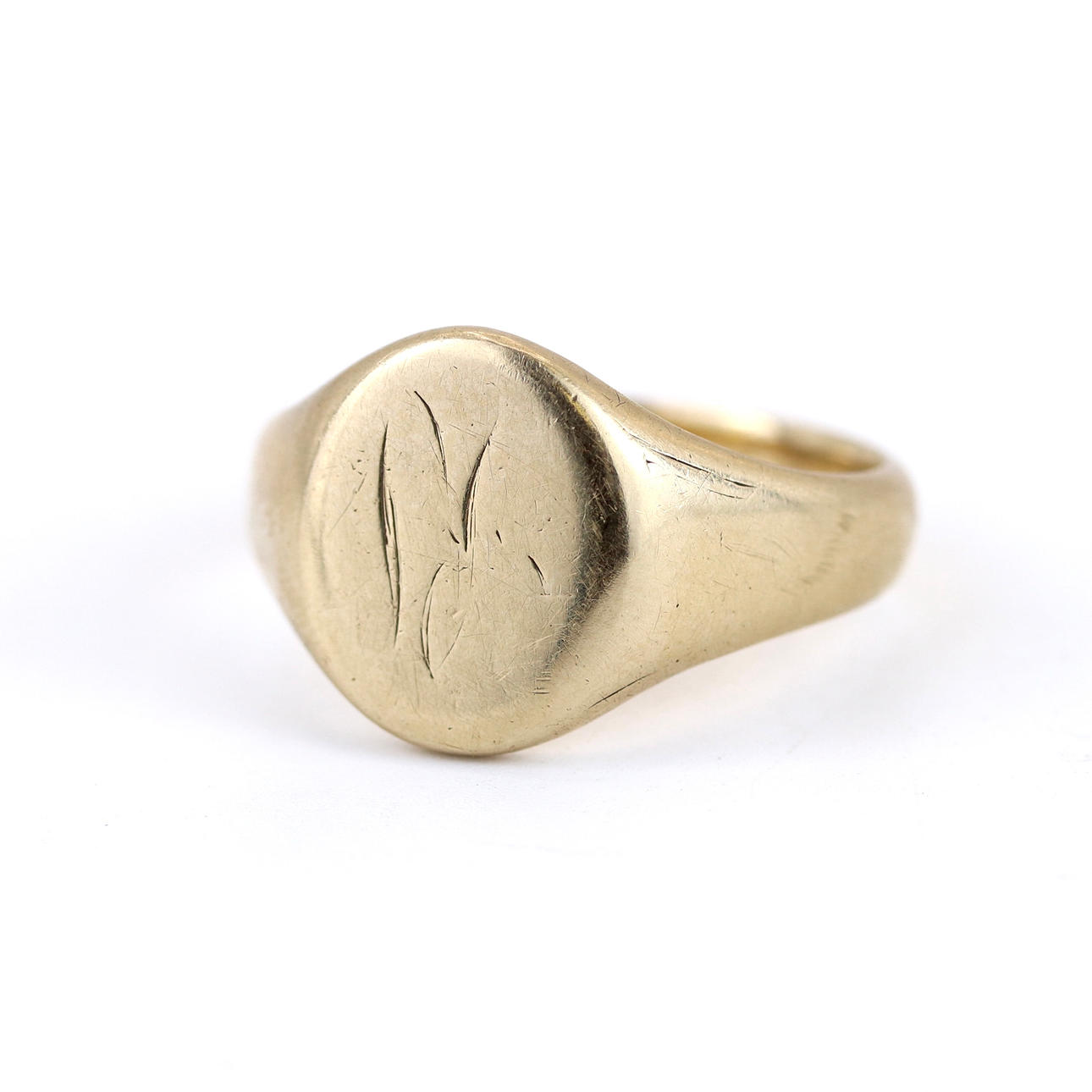 9CT GOLD SIGNET RING.
