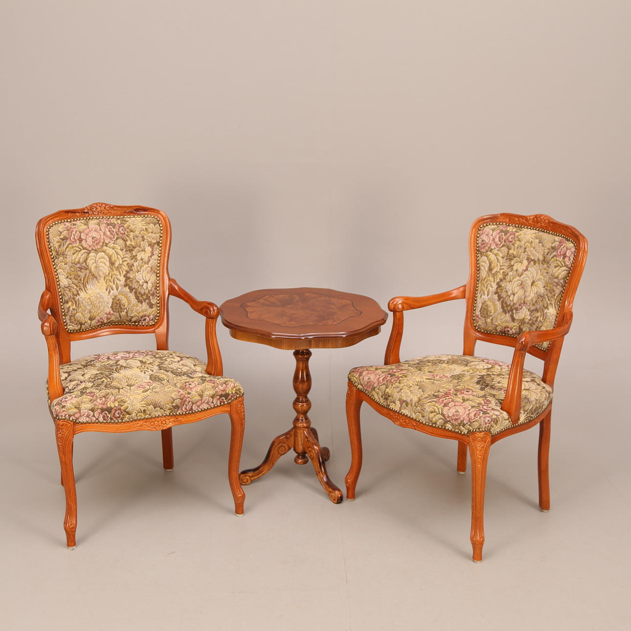 SALONGSGRUPP, 3 delar, nyrokokostil, sent 1900-tal.