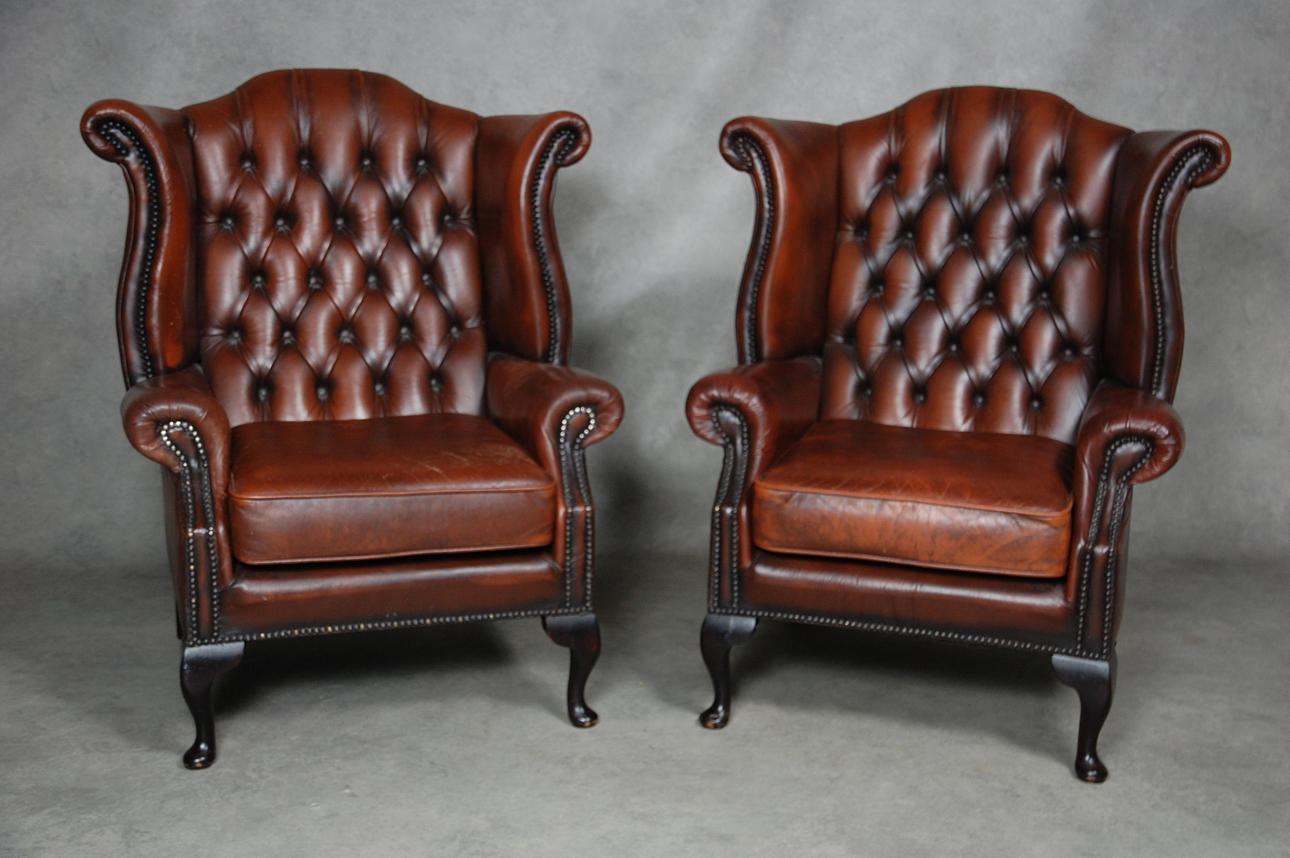 ÖRONLAPPSFÅTÖLJER, 1 par skinn Engelskstil, 1900 tal.