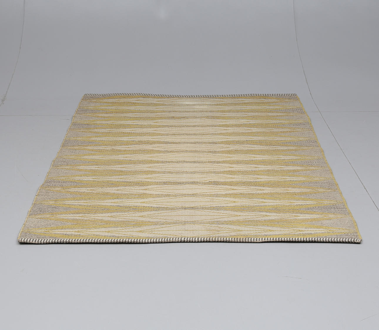 MATTA, rölakan, "Sylarna", Ingrid Dessau, Kasthall, ca. 199x143 cm. dubbelvävd. Ca 201 x 143 cm.