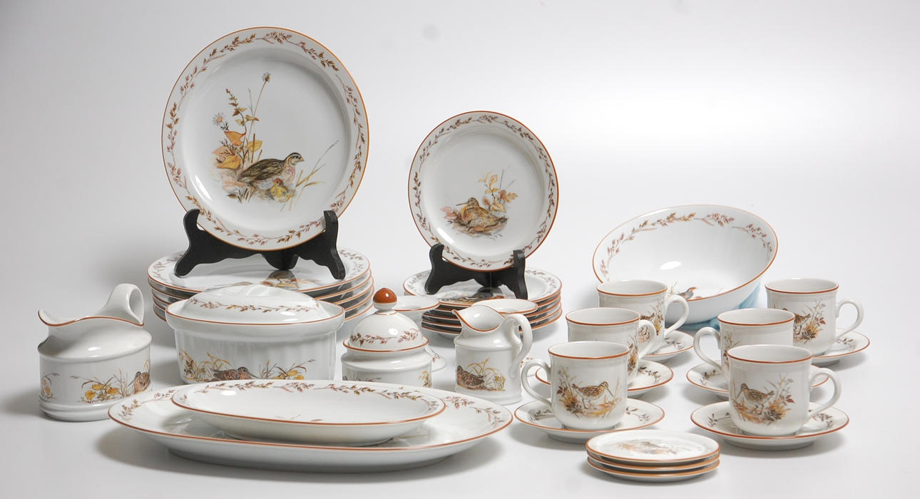 MATSERVIS, 36 delar porslin med jaktmotiv av Mads Stage Danmark.