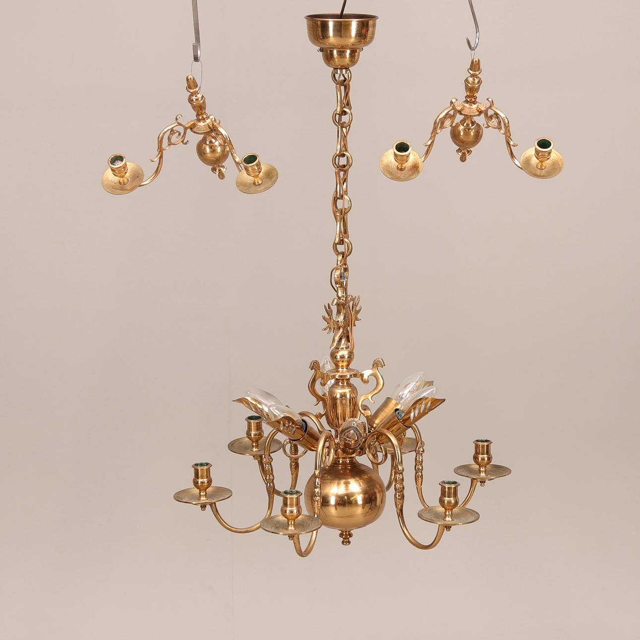 MALMKRONA & TAKARMATUR + VÄGGLJUSLAMPETTER, ett par, Erik Jonsson Skara Gelbgjuteri, 1900-tal.