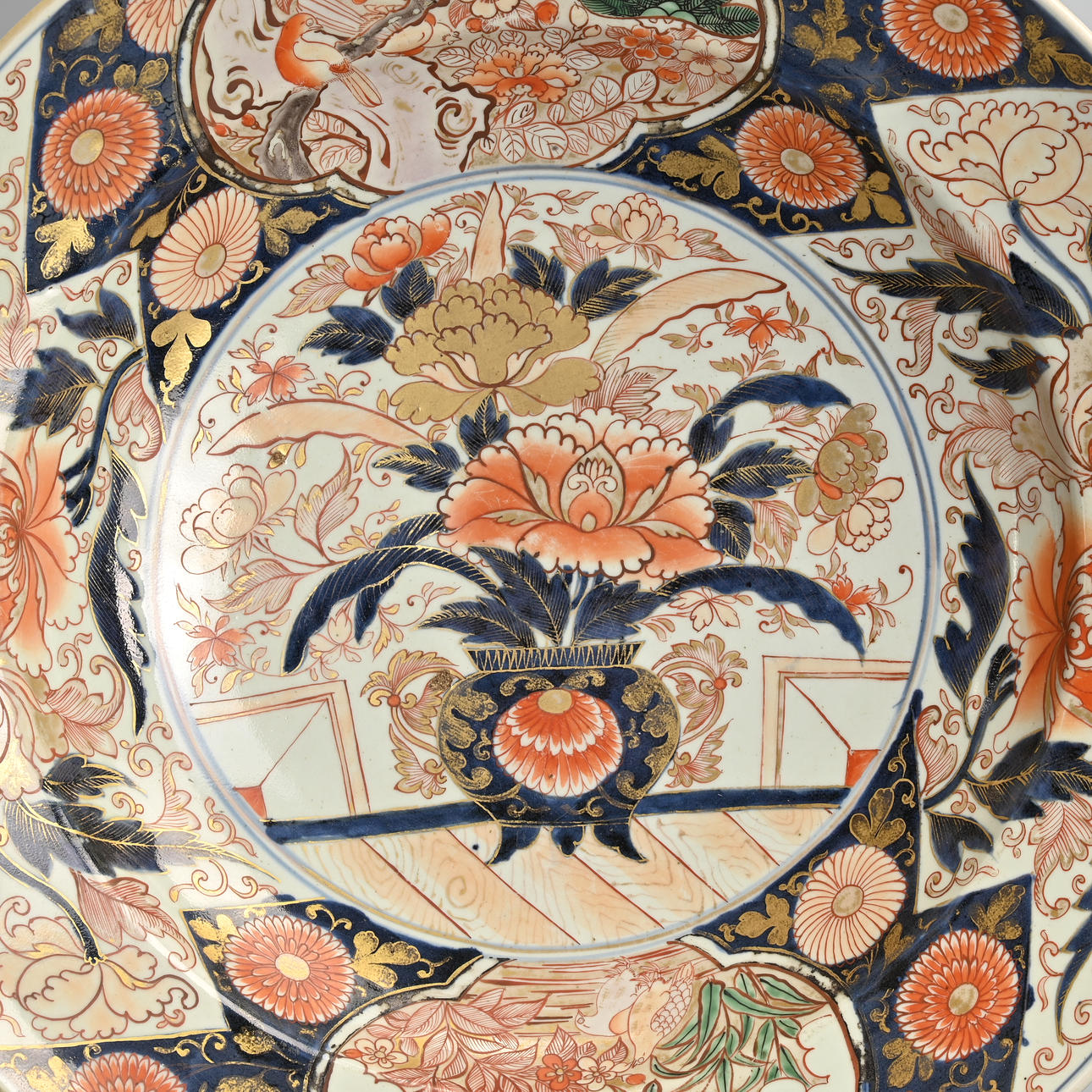 A VERY LARGE JAPANESE IMARI PORCELAIN CHARGER, EDO PERIOD. Asiatica ...