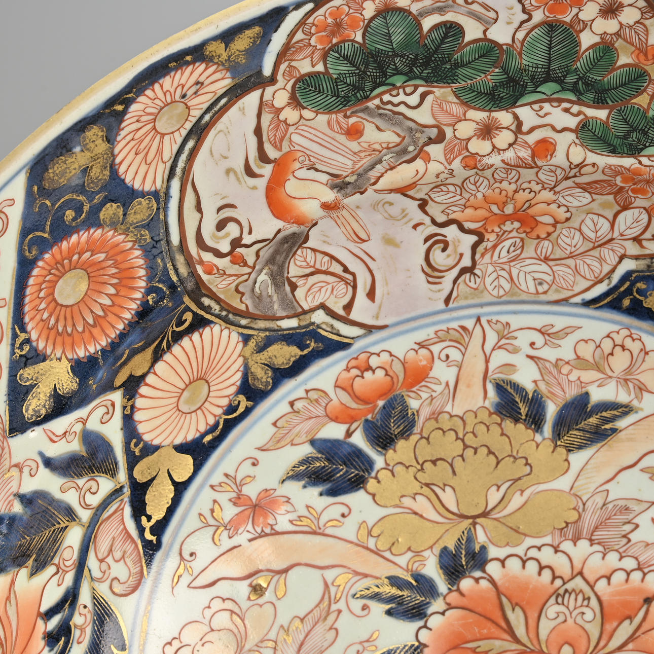 A VERY LARGE JAPANESE IMARI PORCELAIN CHARGER, EDO PERIOD. Asiatica ...