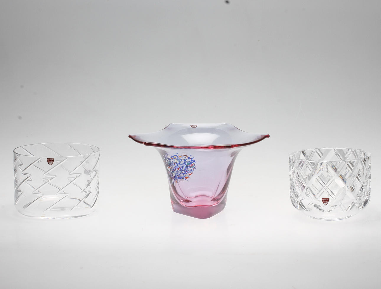 SKÅLAR, 3 st. Bland annat Anne Nilsson och Olle Alberius, Orrefors.