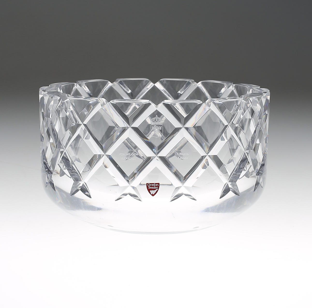 GUNNAR CYRÉN, skål, kristall, "För nit och redlighet i rikets tjänst", Orrefors, signerad.