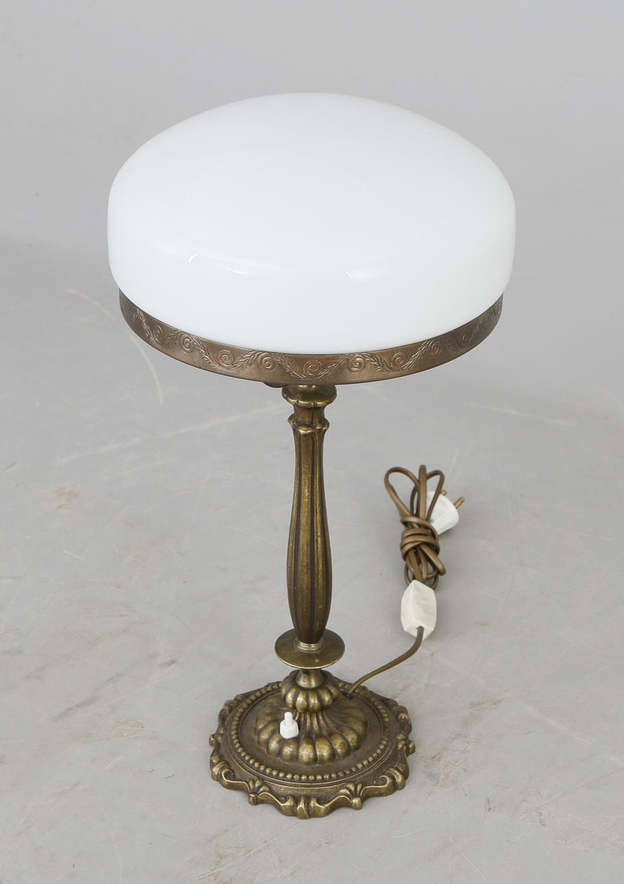 BORDSLAMPA, Strindbergsmodell, 1900-talets andra hälft.